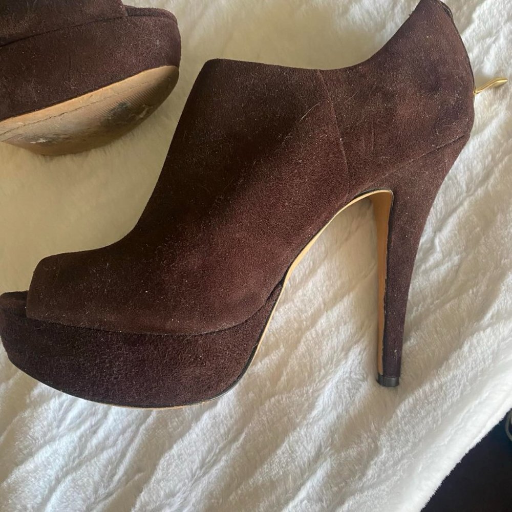 Vince Camuto Suede HIgh heel; Brown Size 6 - Picture 2 of 9